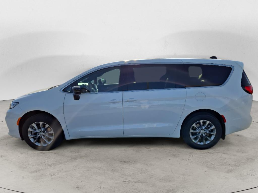 new 2026 Chrysler Pacifica car, priced at $45,923