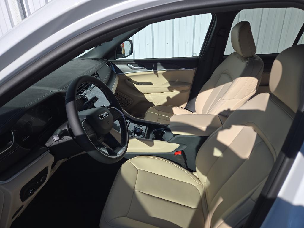 new 2025 Jeep Grand Cherokee car, priced at $48,105