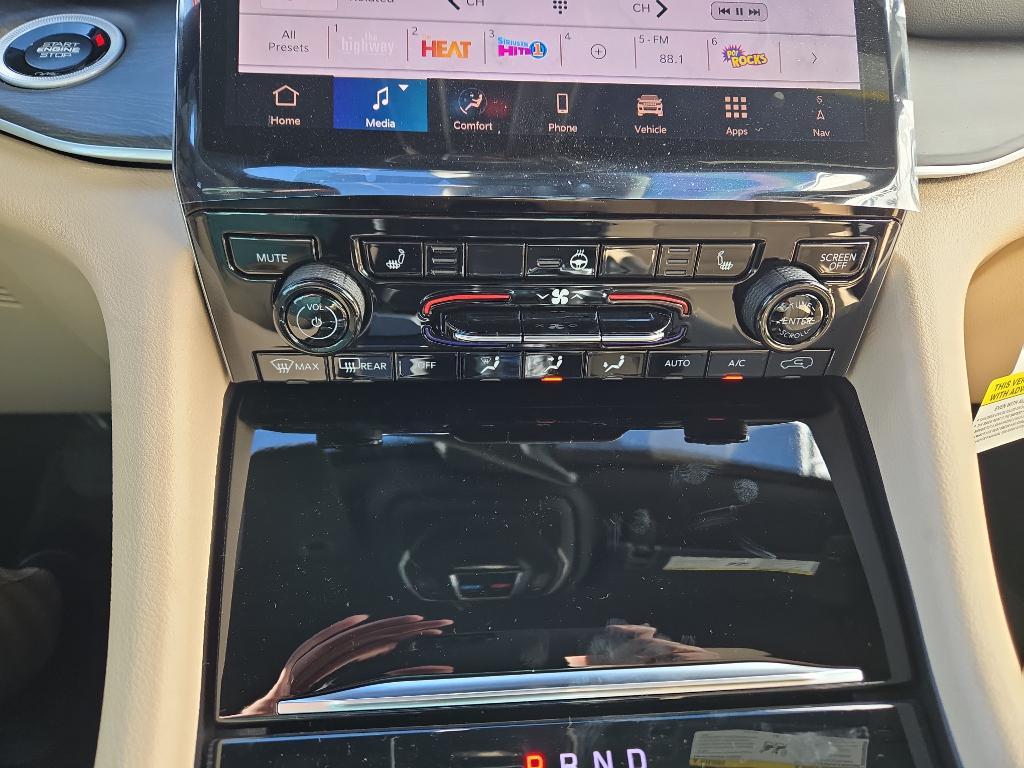 new 2025 Jeep Grand Cherokee car, priced at $48,105