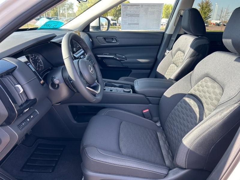 new 2024 Nissan Pathfinder car, priced at $47,250