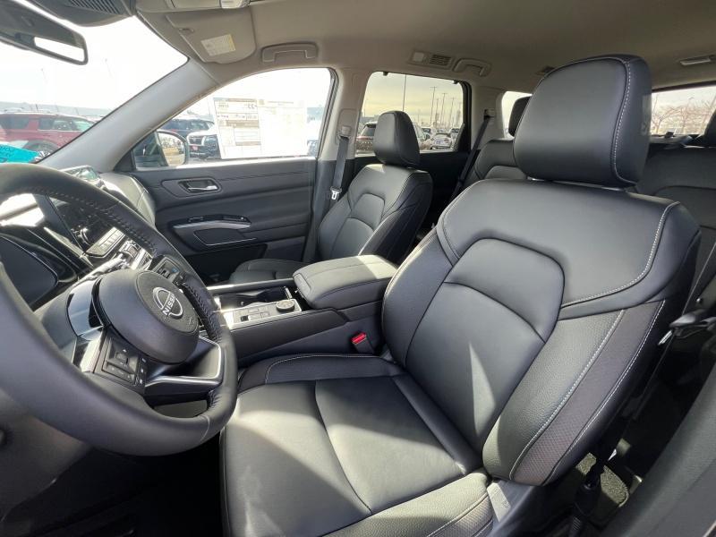 new 2024 Nissan Pathfinder car, priced at $46,595