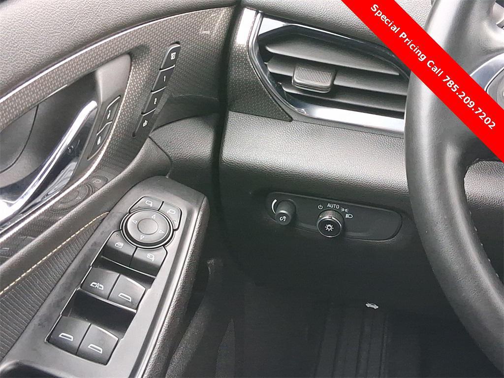 used 2023 Chevrolet Traverse car, priced at $28,290