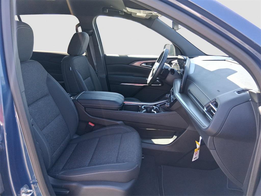 used 2025 Chevrolet Traverse car, priced at $36,991