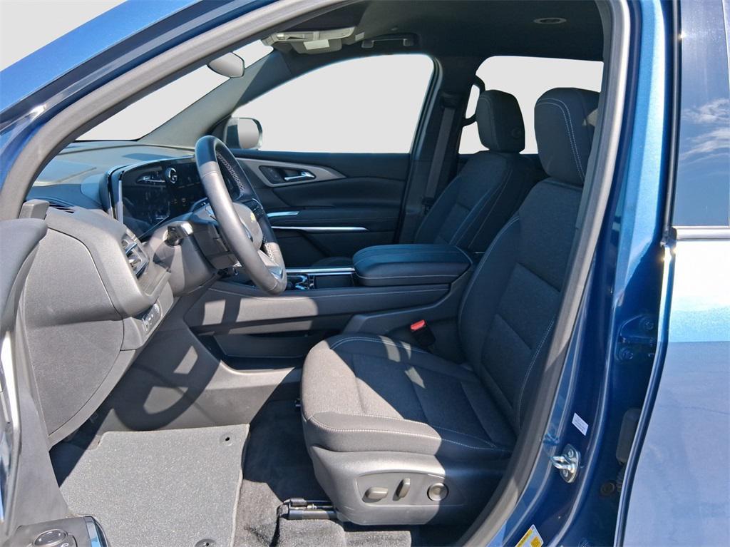 used 2025 Chevrolet Traverse car, priced at $36,991