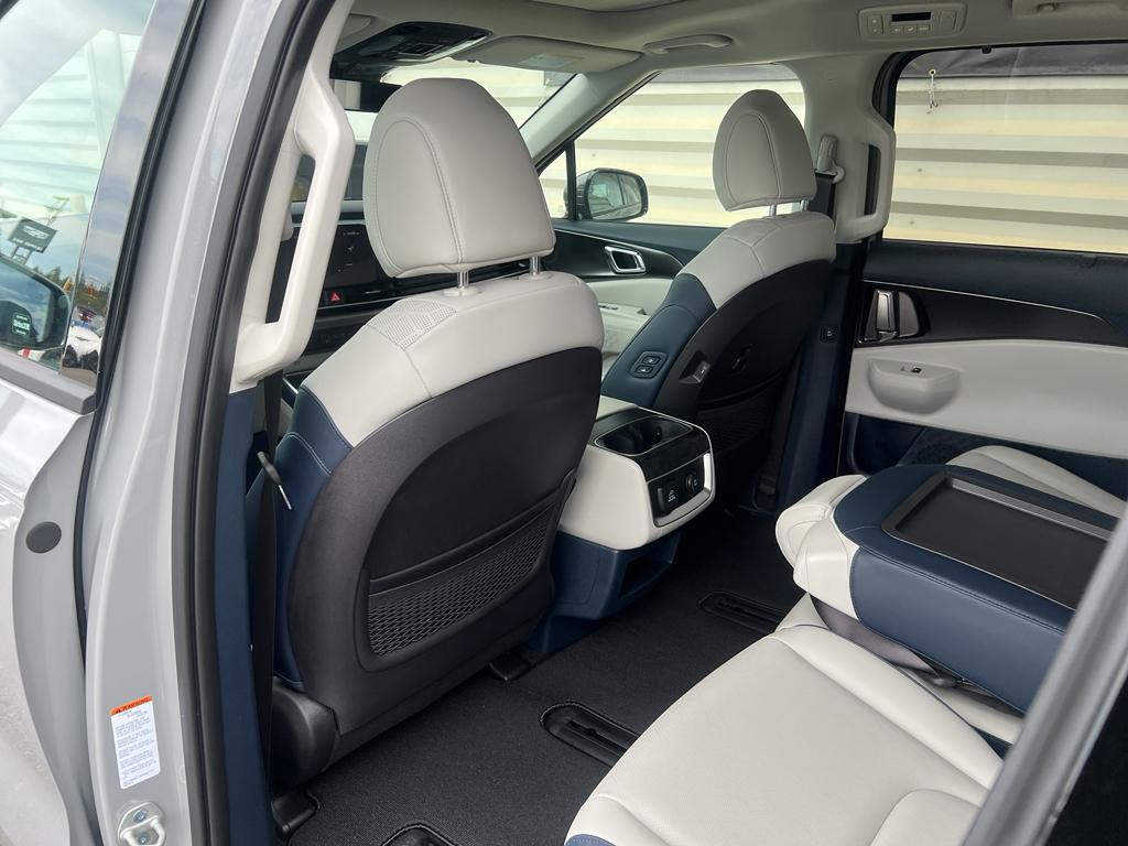 new 2026 Kia Carnival Hybrid car, priced at $50,160