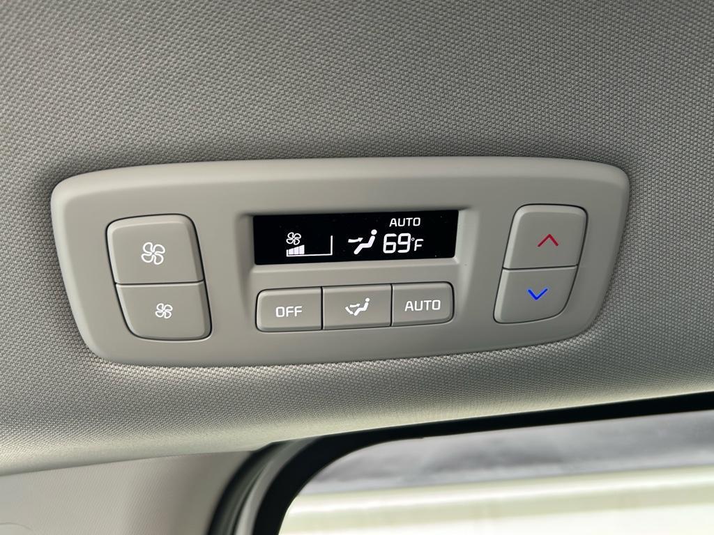 new 2026 Kia Carnival Hybrid car, priced at $41,420