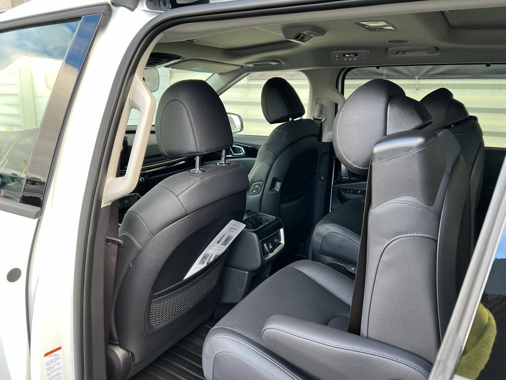 new 2026 Kia Carnival Hybrid car, priced at $53,895