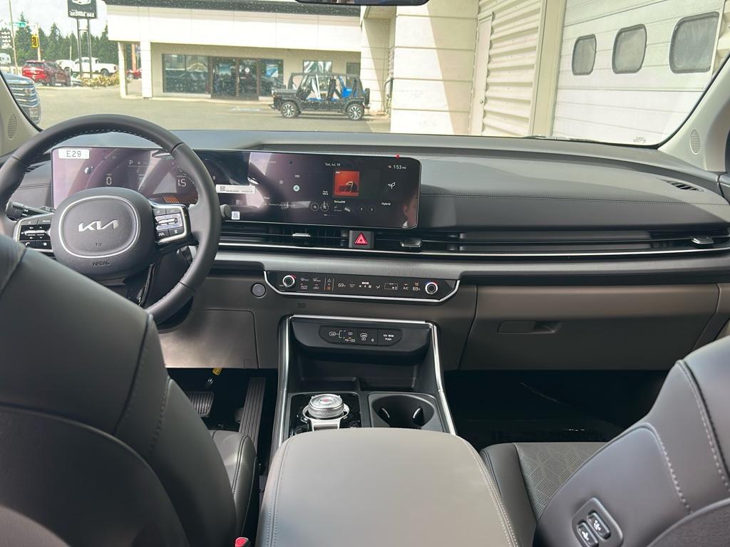 new 2026 Kia Carnival Hybrid car, priced at $43,650