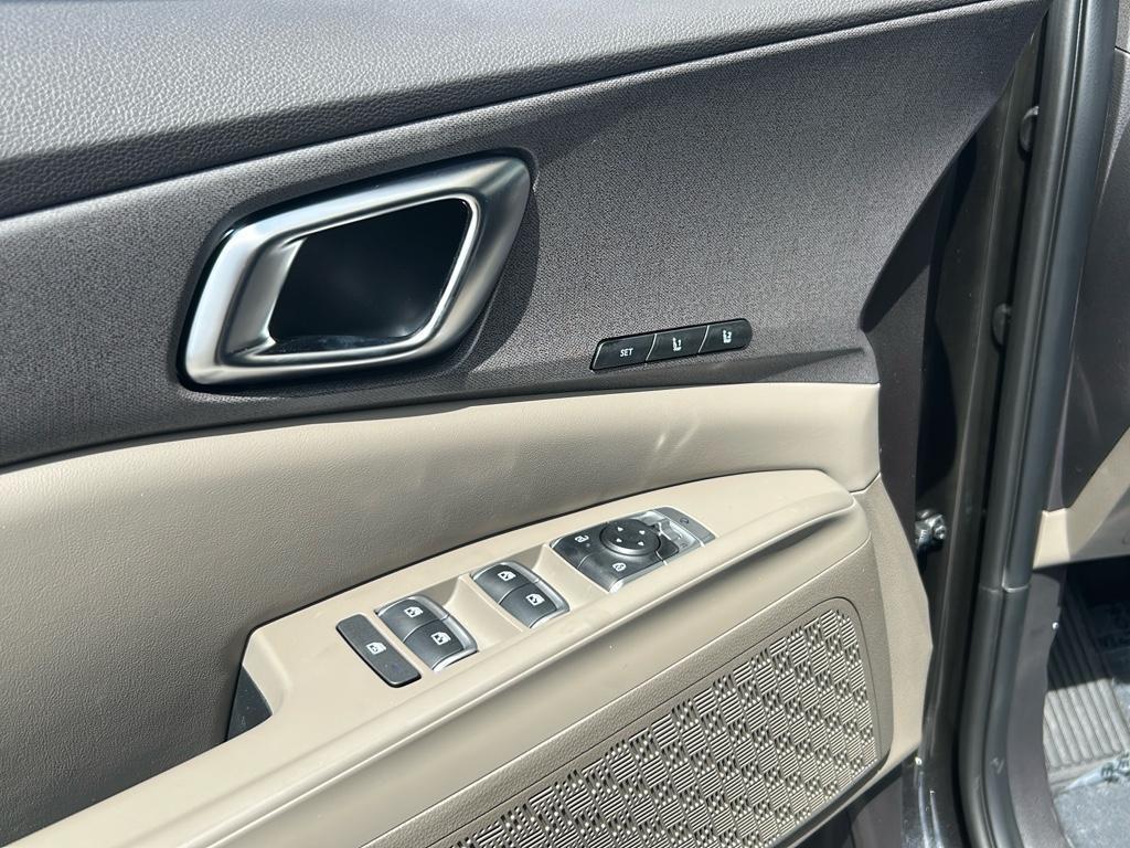 new 2026 Kia Carnival Hybrid car, priced at $43,650