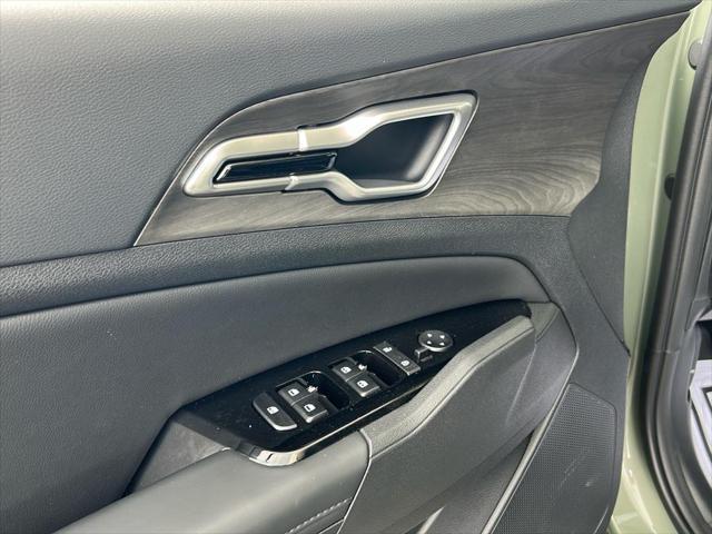 new 2025 Kia Sportage car, priced at $34,880