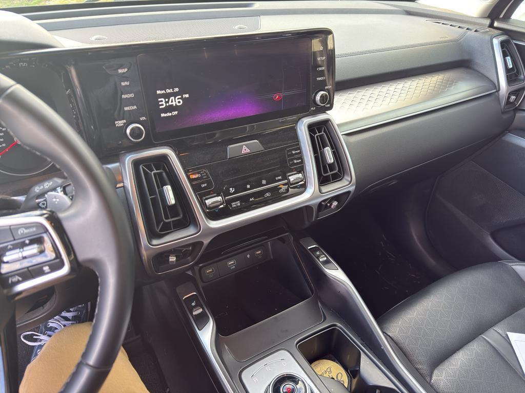 used 2023 Kia Sorento Hybrid car, priced at $32,000