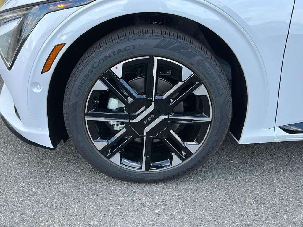 new 2025 Kia EV6 car, priced at $55,175