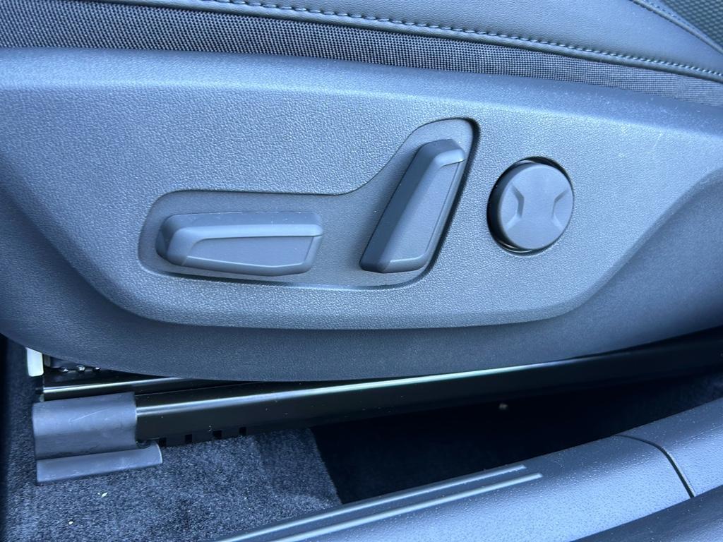 new 2025 Kia Niro car, priced at $29,990