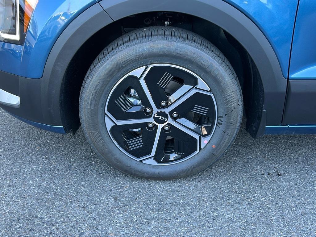 new 2025 Kia Niro car, priced at $29,990