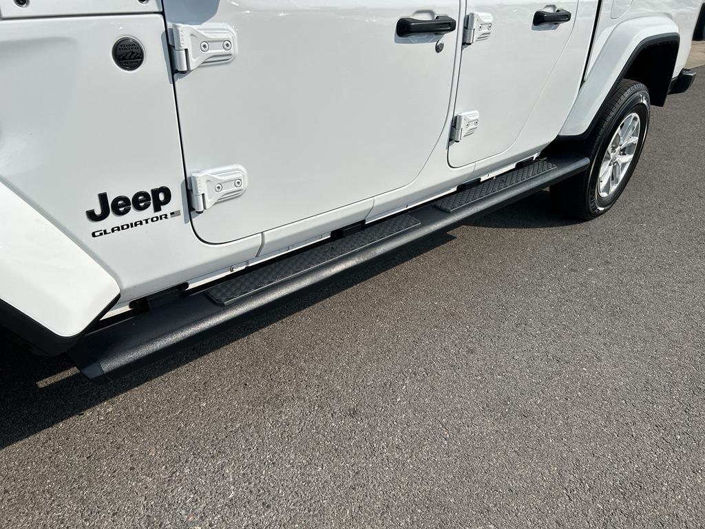 used 2023 Jeep Gladiator car, priced at $30,999