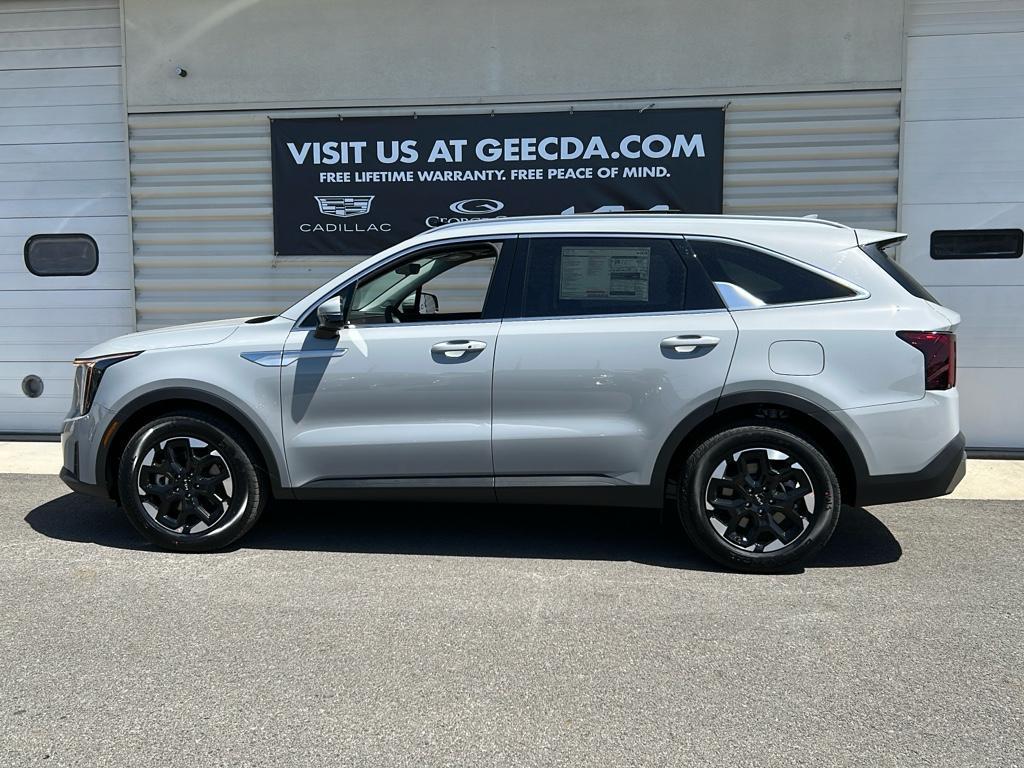 new 2025 Kia Sorento car, priced at $35,035