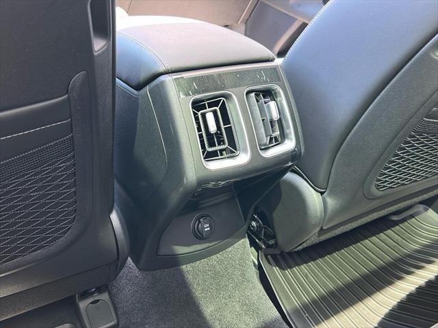 new 2025 Kia Sorento car, priced at $38,535