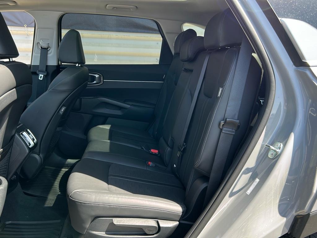 new 2025 Kia Sorento car, priced at $35,035