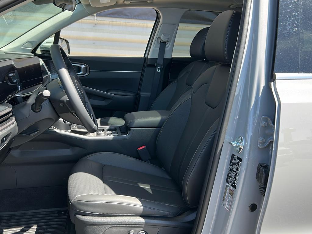 new 2025 Kia Sorento car, priced at $35,035
