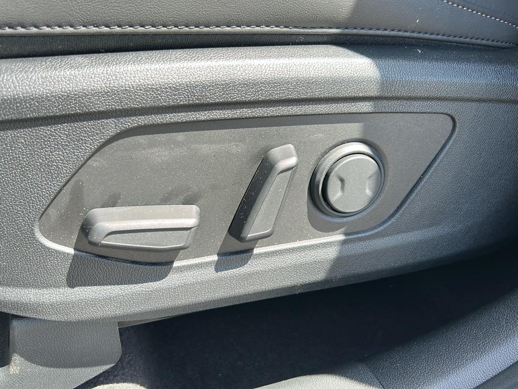 new 2025 Kia Sorento car, priced at $35,035