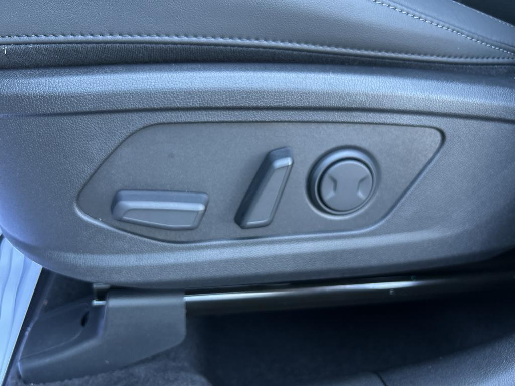 new 2026 Kia Sorento car, priced at $38,095