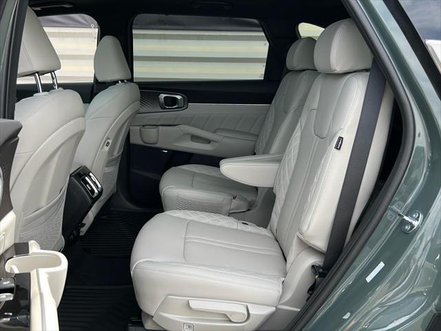 new 2025 Kia Sorento Hybrid car, priced at $48,245