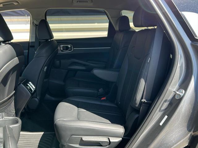 new 2025 Kia Sorento Hybrid car, priced at $43,410