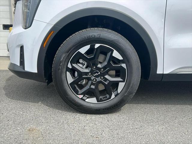 new 2025 Kia Sorento car, priced at $38,175