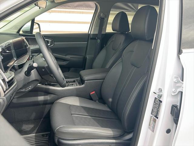 new 2025 Kia Sorento car, priced at $38,175