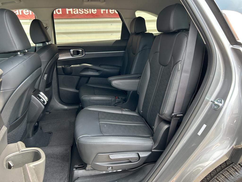 new 2025 Kia Sorento Plug-In Hybrid car, priced at $46,500