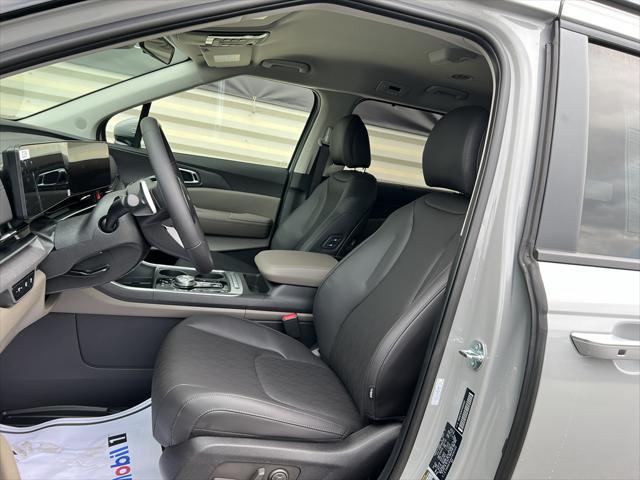 new 2026 Kia Carnival Hybrid car, priced at $44,915