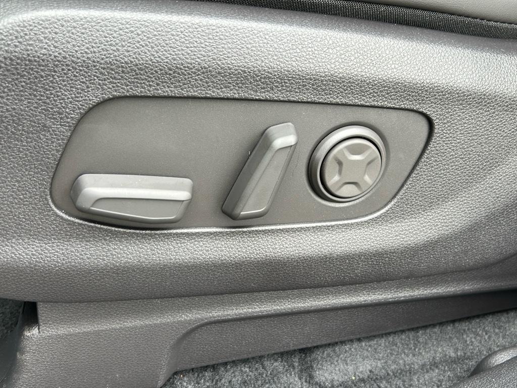 new 2026 Kia Carnival Hybrid car, priced at $43,885