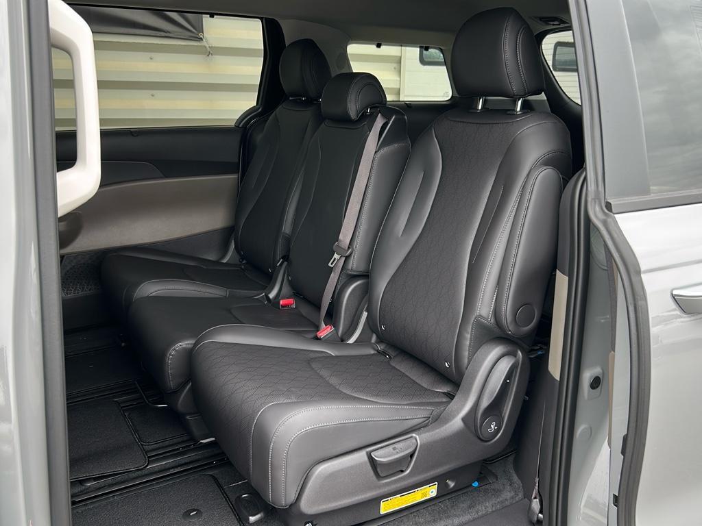 new 2026 Kia Carnival Hybrid car, priced at $43,885