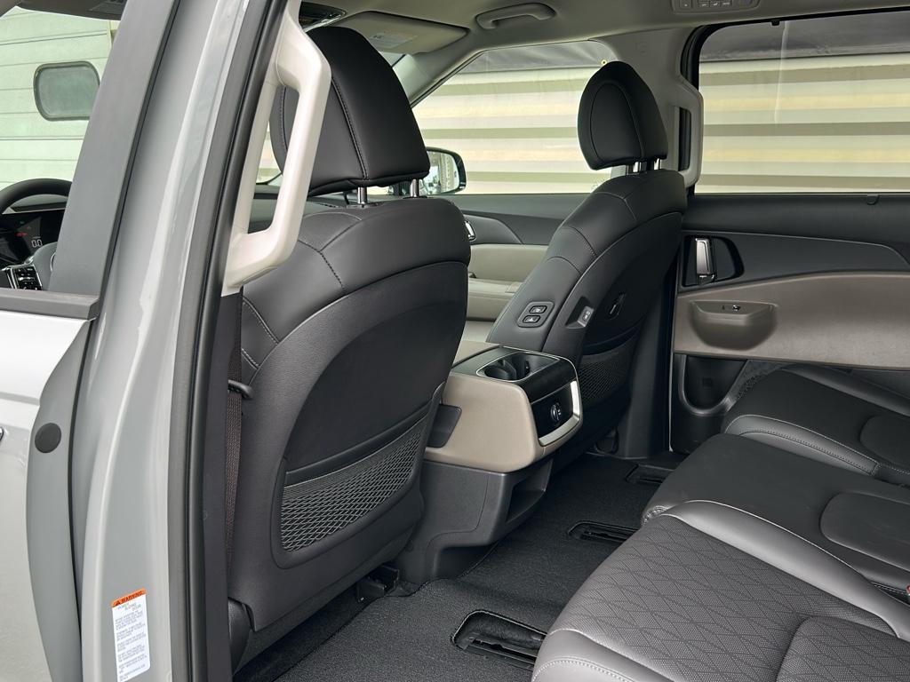 new 2026 Kia Carnival Hybrid car, priced at $43,885