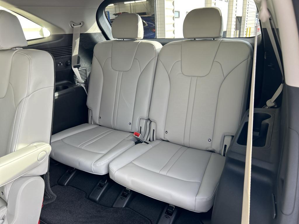 used 2025 Kia Sorento Hybrid car, priced at $39,000