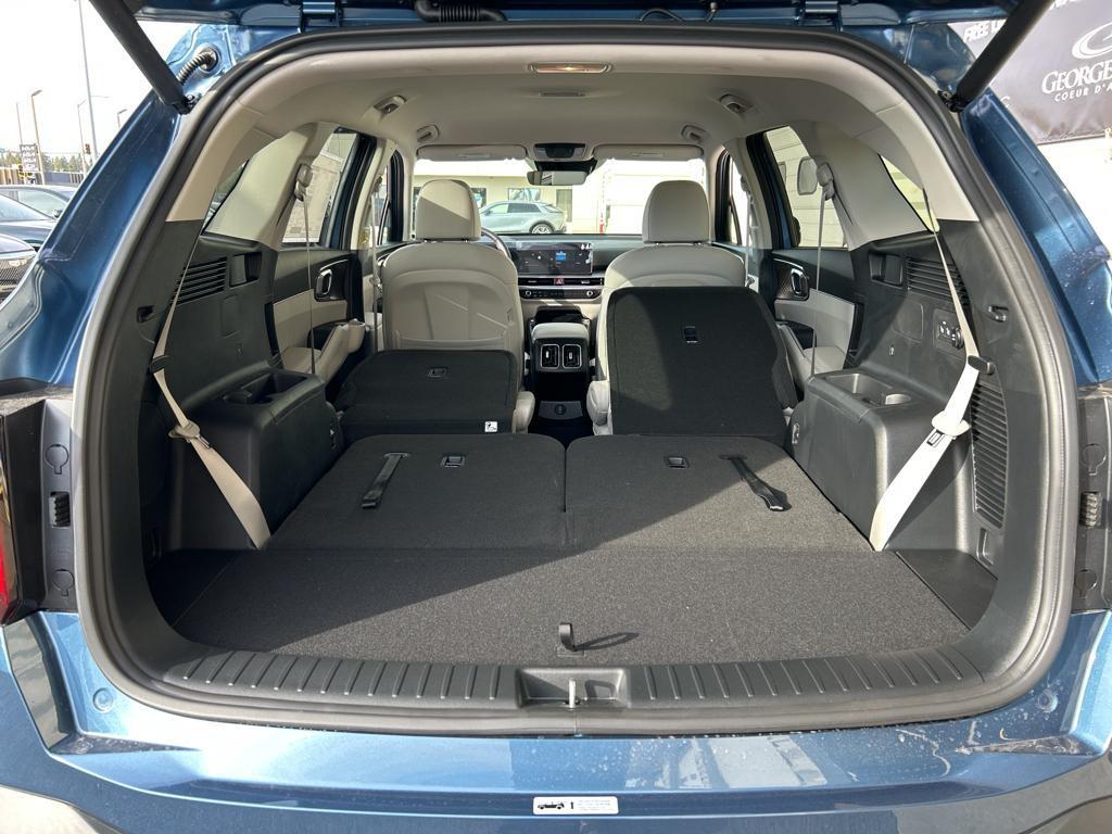 used 2025 Kia Sorento Hybrid car, priced at $39,000