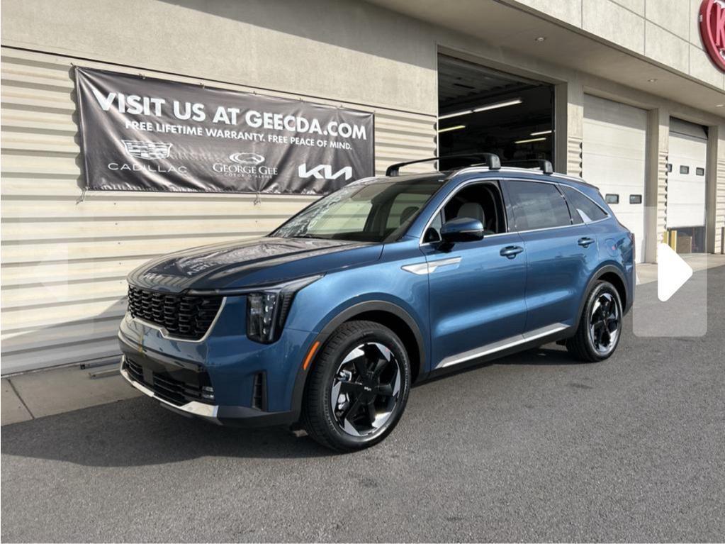 used 2025 Kia Sorento Hybrid car, priced at $39,000