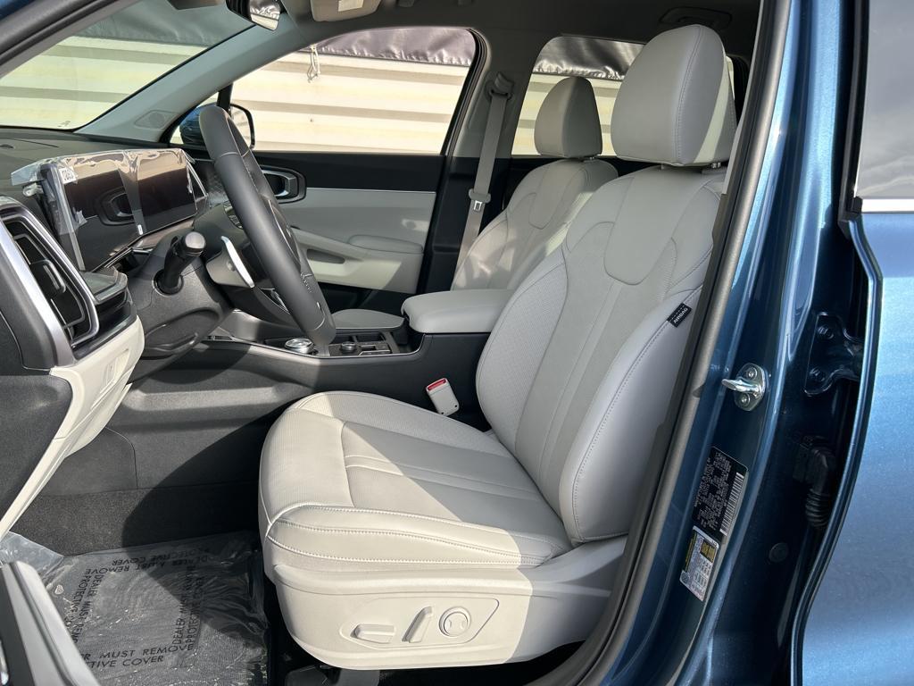 used 2025 Kia Sorento Hybrid car, priced at $39,000