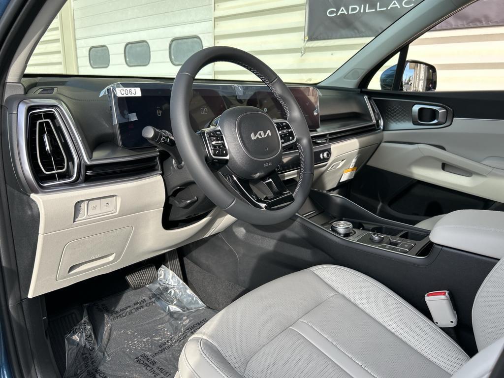 used 2025 Kia Sorento Hybrid car, priced at $39,000