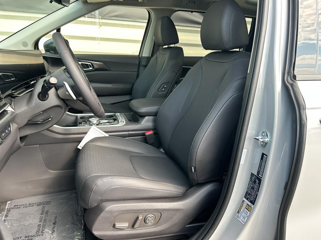 new 2026 Kia Carnival Hybrid car, priced at $53,895