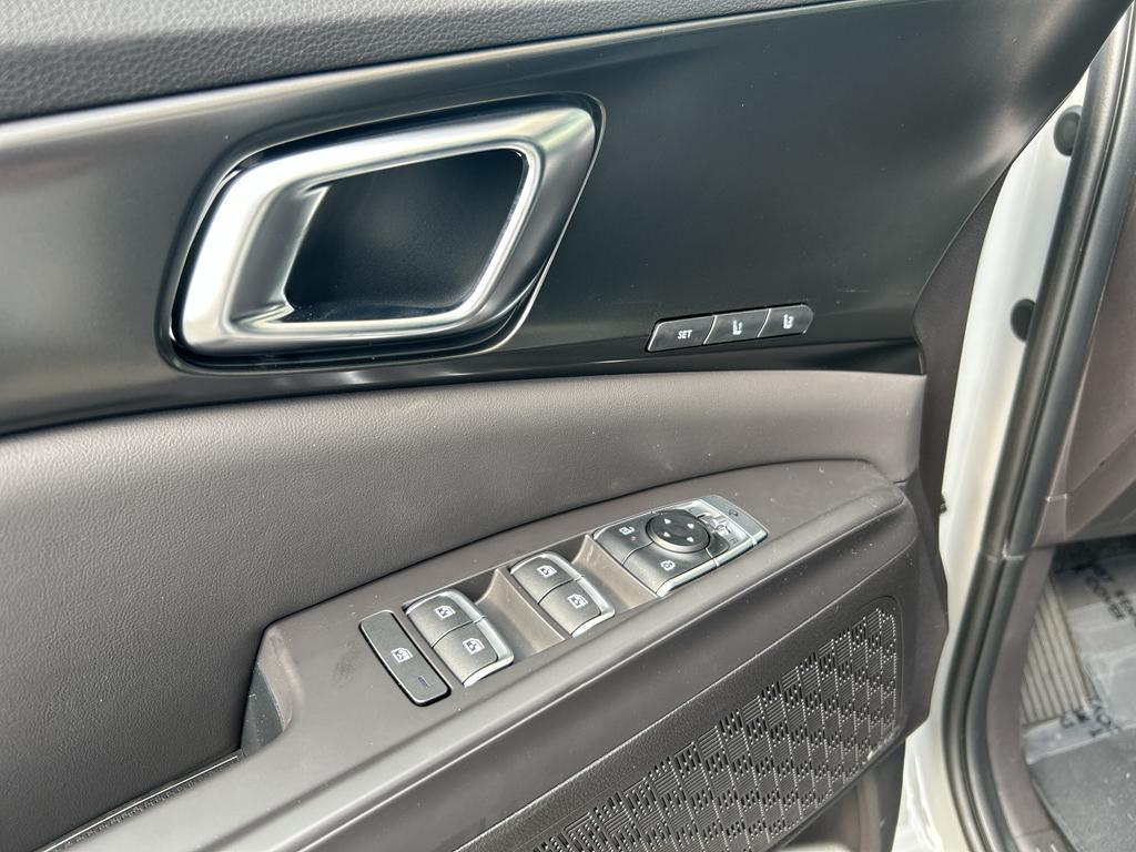 new 2026 Kia Carnival Hybrid car, priced at $53,895