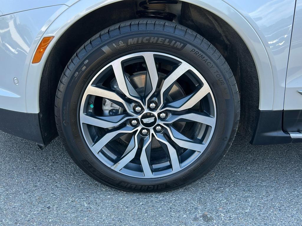 used 2021 Cadillac XT5 car, priced at $32,000