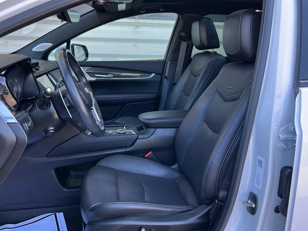 used 2021 Cadillac XT5 car, priced at $32,000