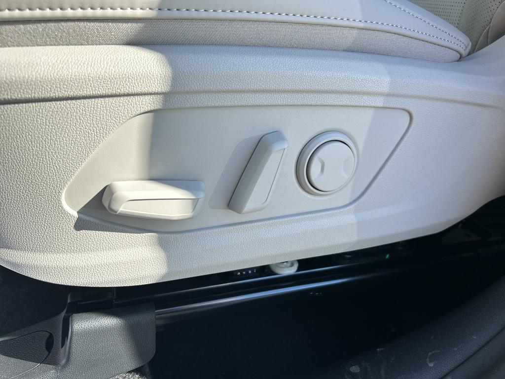 new 2025 Kia Sorento Hybrid car, priced at $39,075