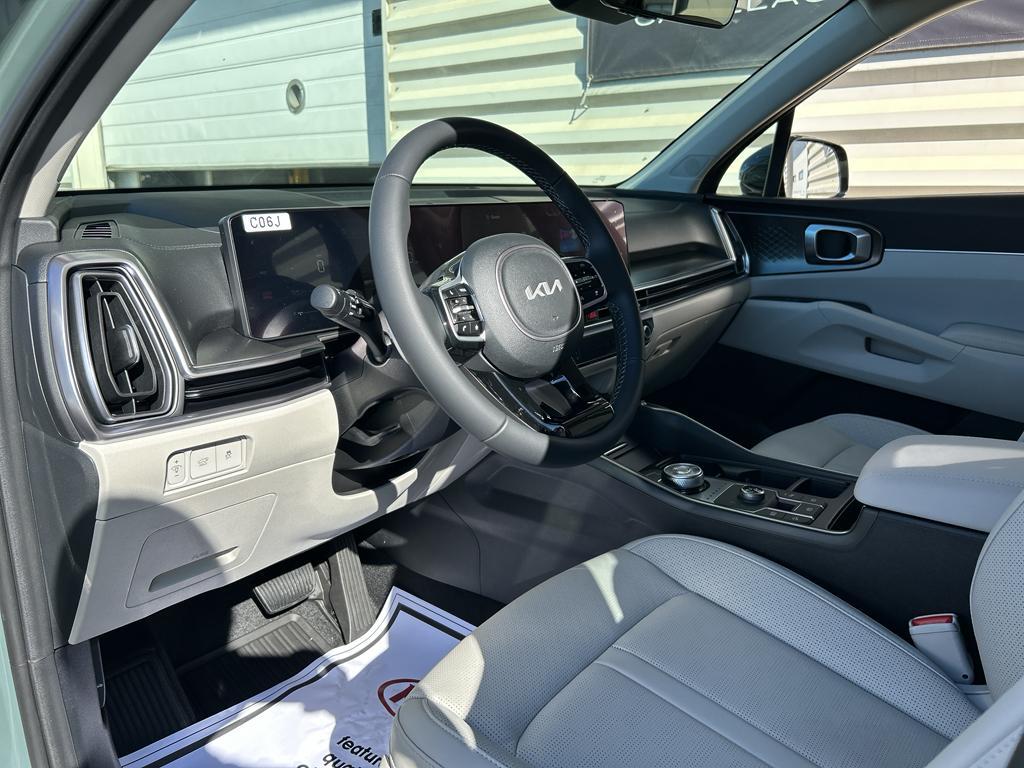 new 2025 Kia Sorento Hybrid car, priced at $39,075