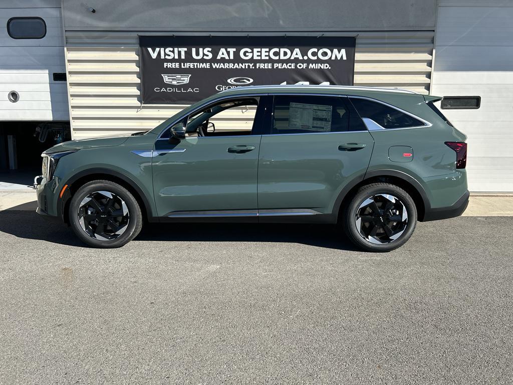 new 2025 Kia Sorento Hybrid car, priced at $39,075