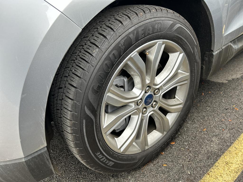 used 2022 Ford Edge car, priced at $24,999