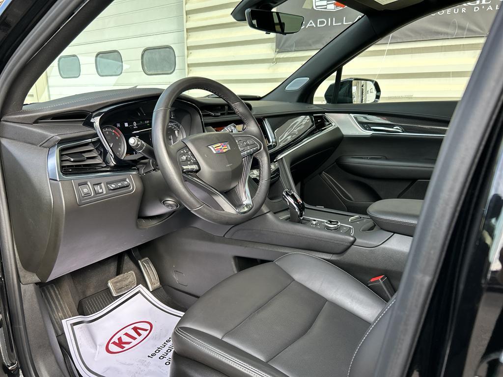 used 2025 Cadillac XT6 car, priced at $56,000