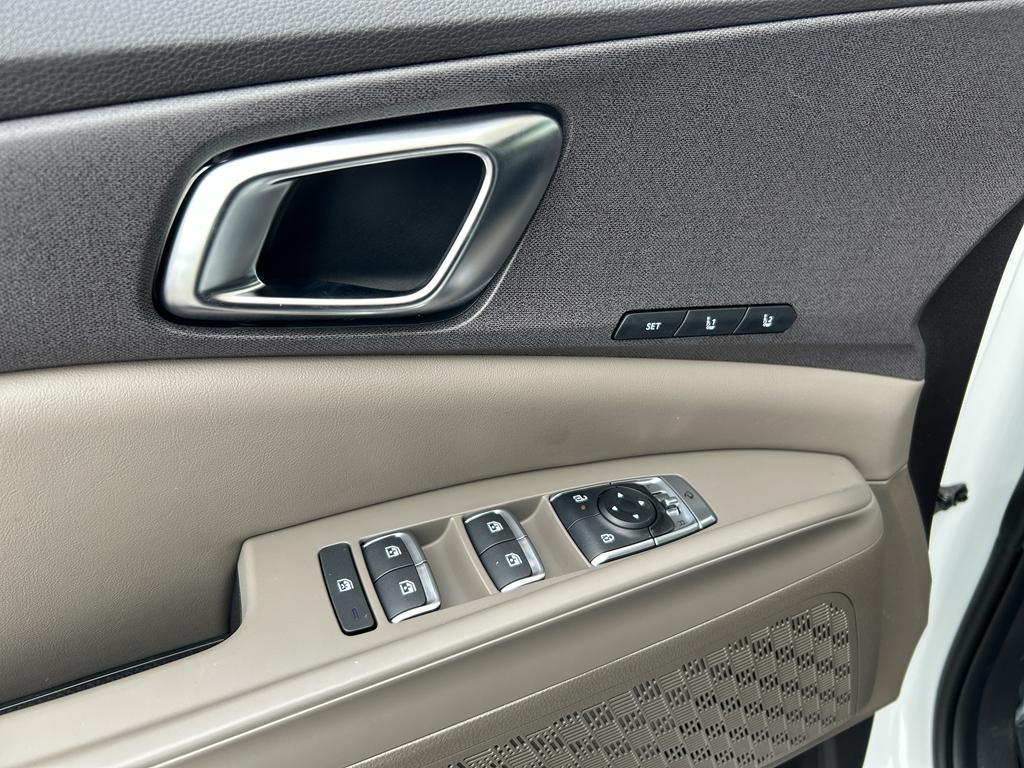 new 2026 Kia Carnival Hybrid car, priced at $44,260