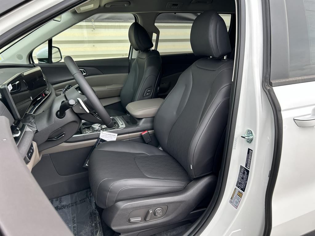 new 2026 Kia Carnival Hybrid car, priced at $44,260